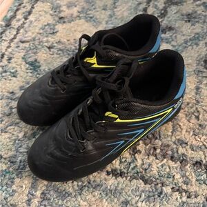 DSG youth soccer cleats shoes size 11C